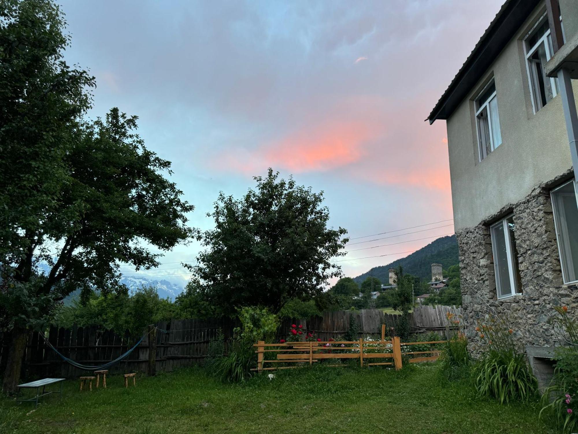 Barbara'S Eco-Cozy Guesthouse メスティア エクステリア 写真